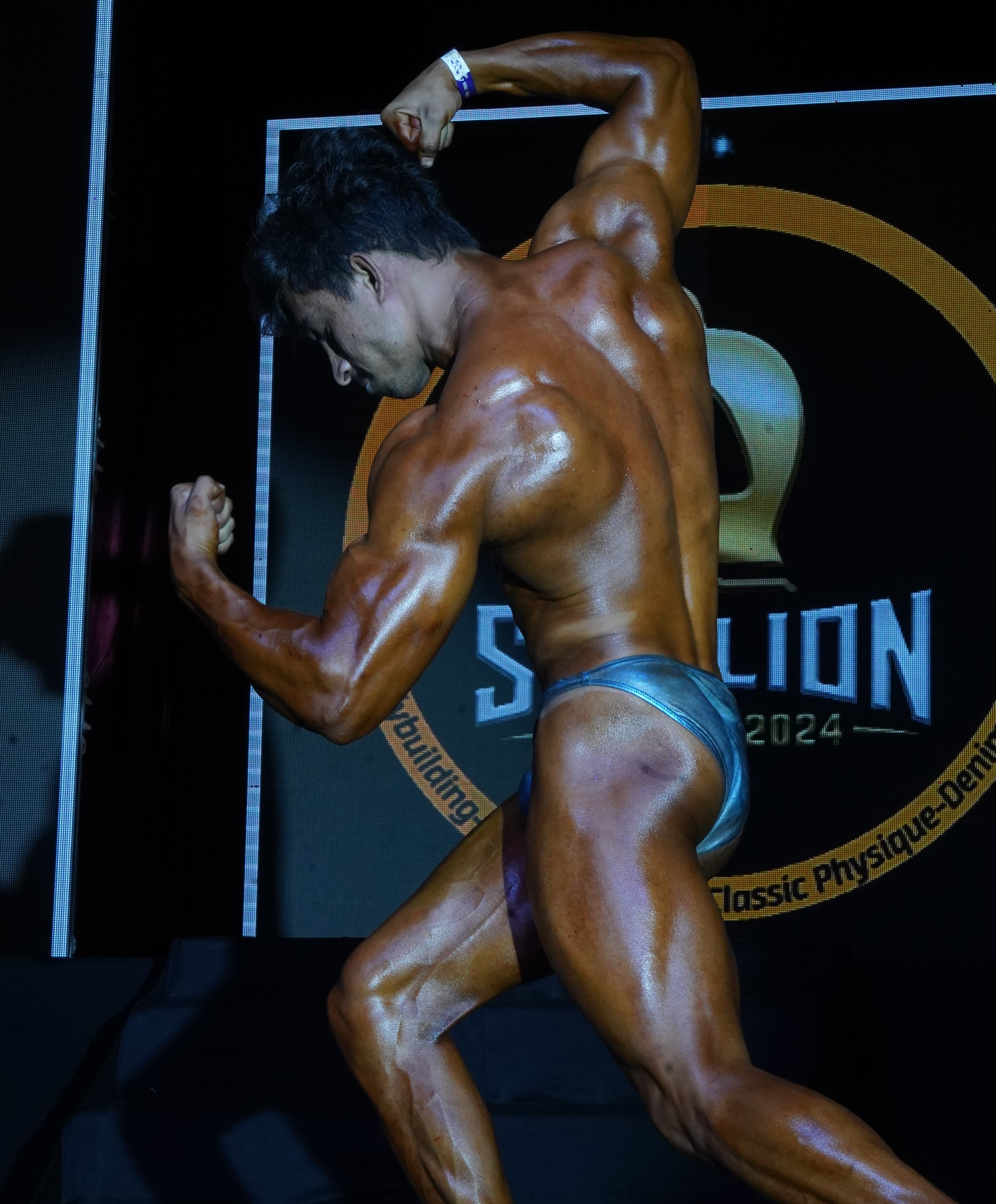 BODYBUILDING pose 1