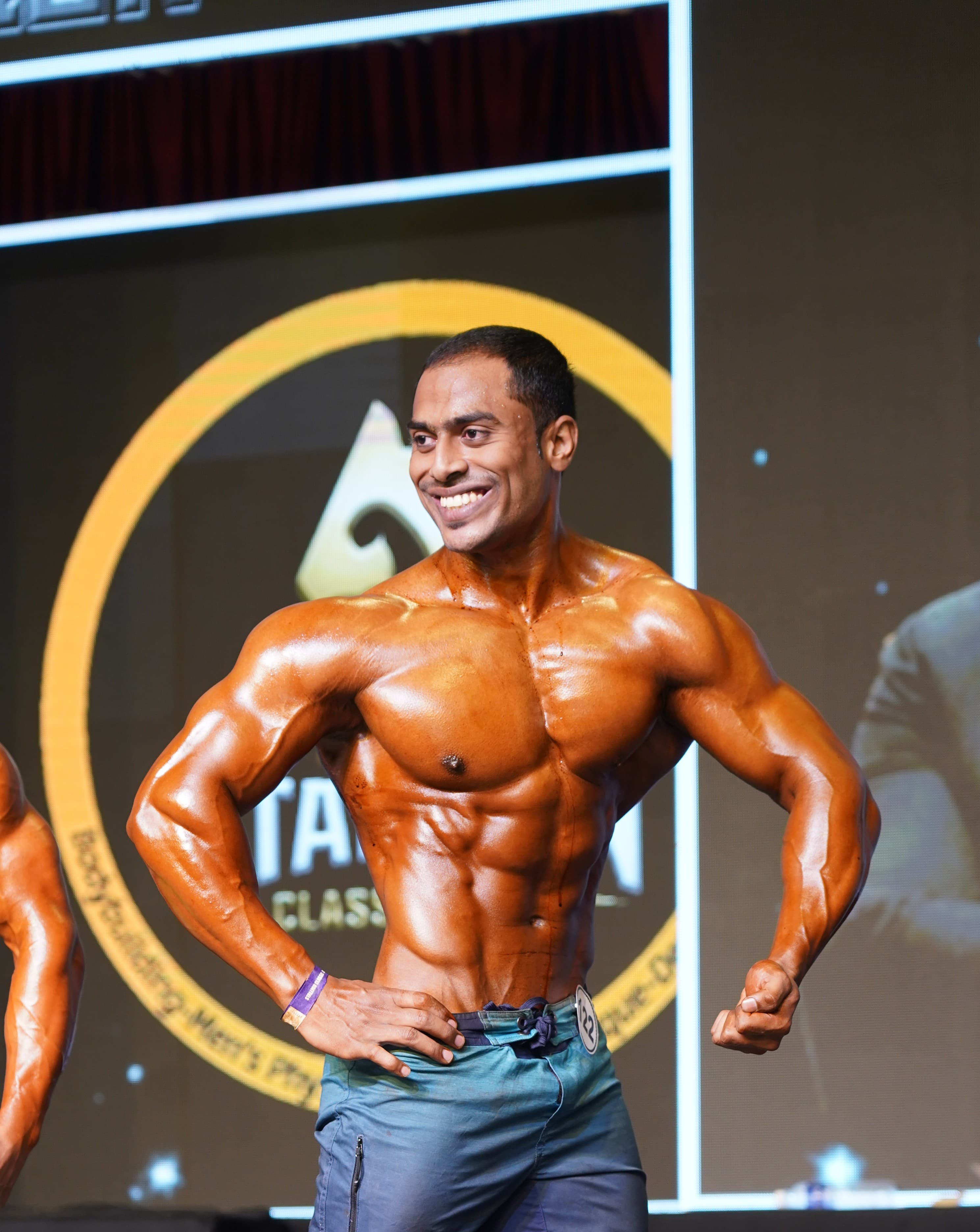 MENS PHYSIQUE pose 2