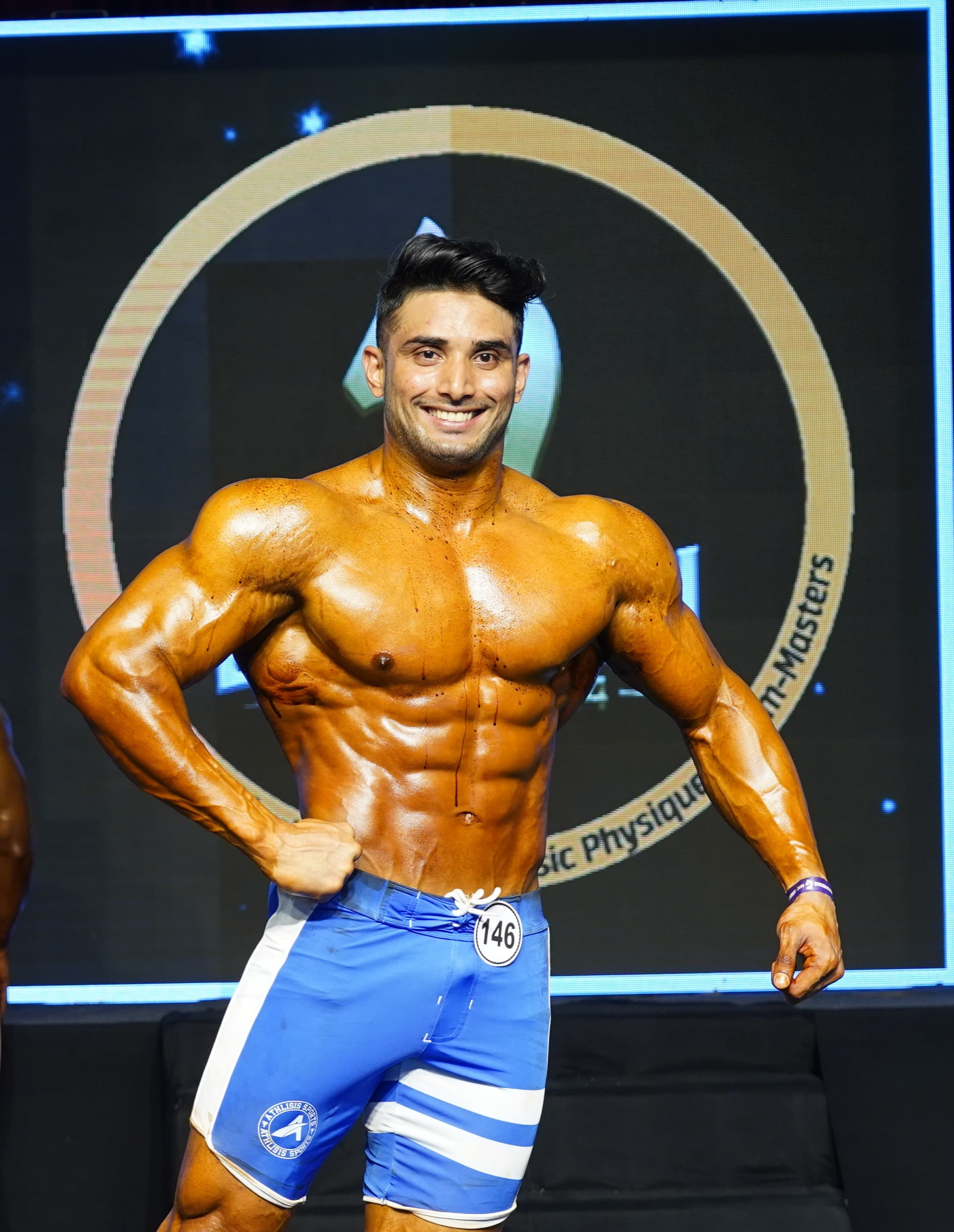 MENS PHYSIQUE pose 1